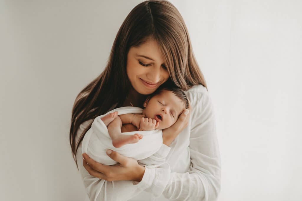 Mama mit Baby Neugeborenenfotografie Gießen