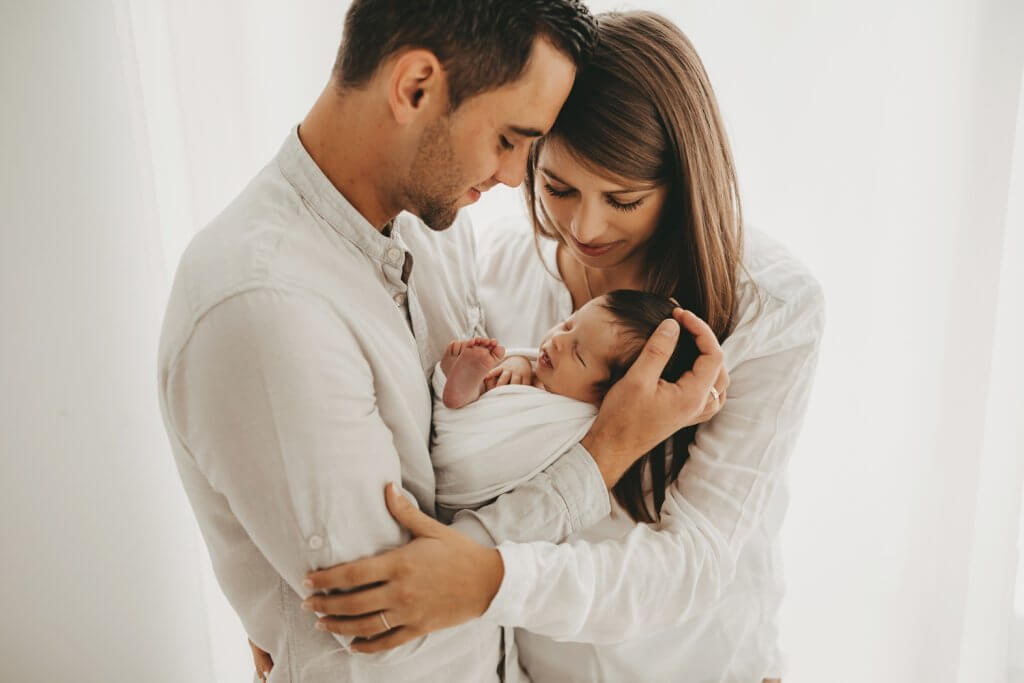 Familienbild mit Neugeborenen Familienshooting Gießen