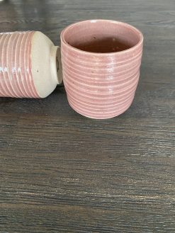 Krus U/hank rosa mørk indeni