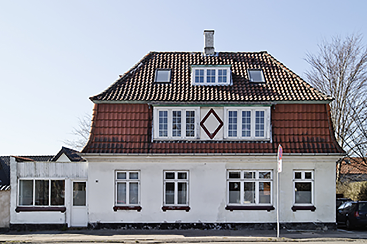 Det oprindelige byhus fra 1924 var kun isoleret på kvisten med 2 cm. tangmåtter fra da det oprindelig blev opført i 1924.