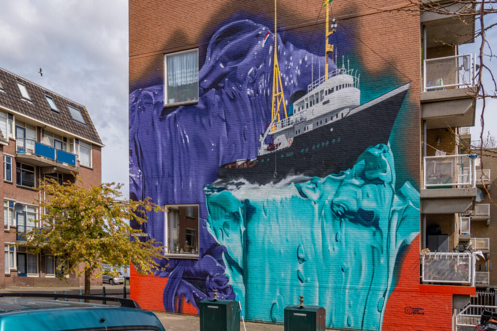 In het schipperskwartier een mural die verwijst naar de geschiedenis van het gebied.
De buurt had een nieuwe uitstraling nodig en daarom werden speeltuinen en perkjes opgeknapt.