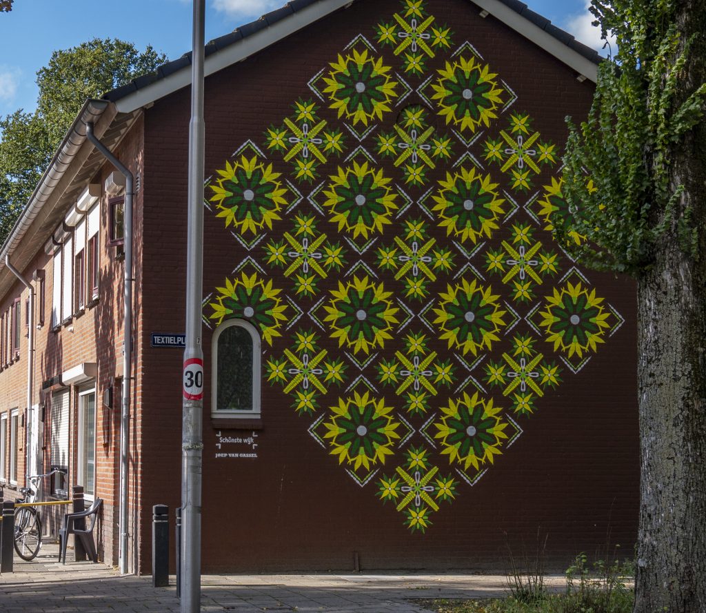 Deze mural verwijst 100% naar de textielindustrie. Een dessinateur is een ontwerper van dessins en patronen.