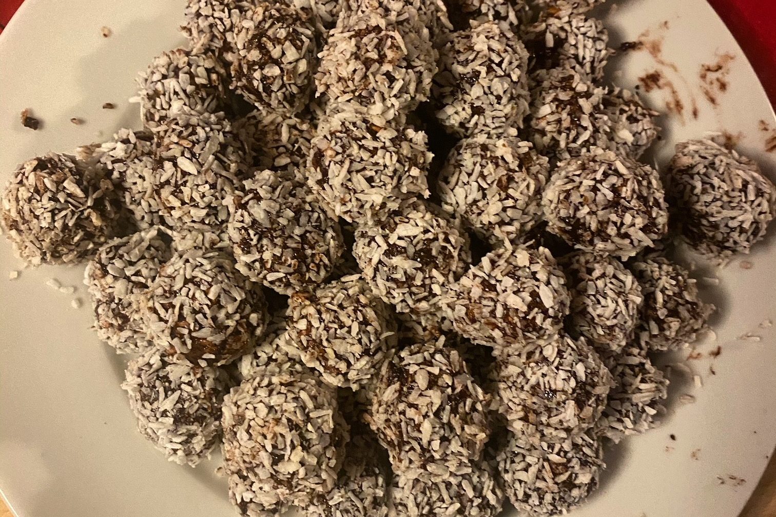 Marcipankugler med lakrids og hvid chokolade