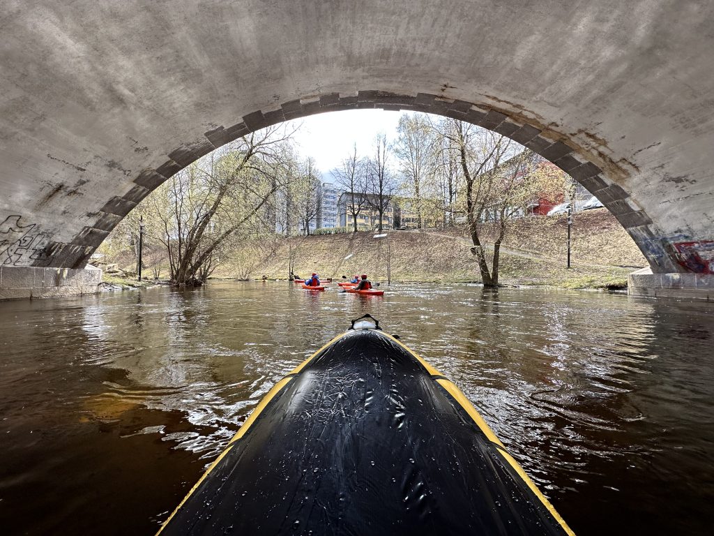 Packrafting gjennom Akerselva i Oslo