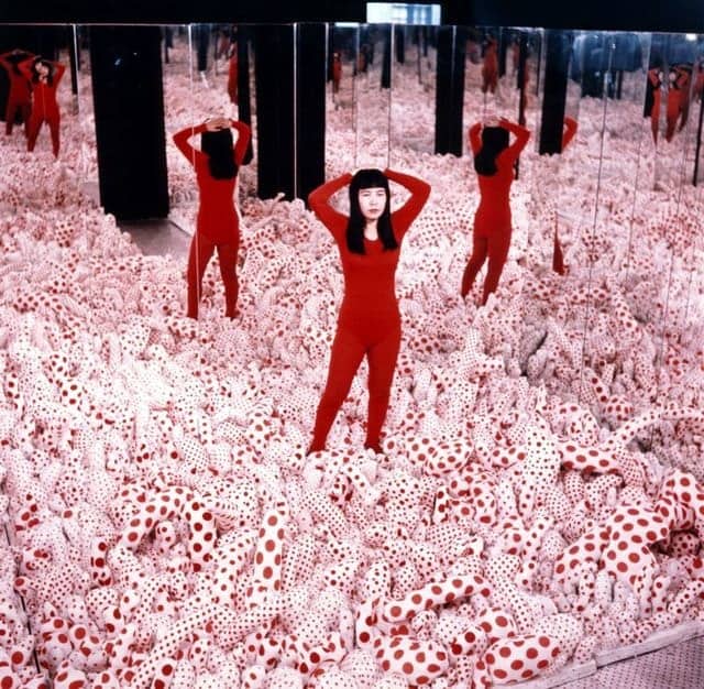 Yayoi Kusama, Infinity Mirror Room - Phalli's Field (Floor Show), 1965.