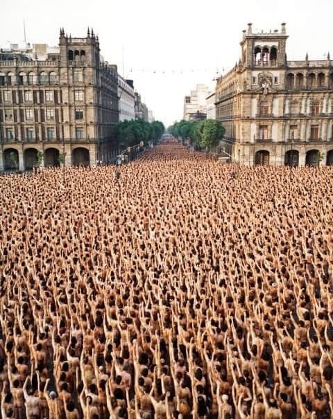 Mass nude photoshoot in Mexico City. Spencer Tunick, 2007.