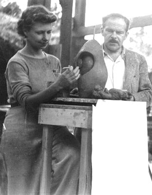 Archipenko teaching at his summer art school. Bearsville, New York, 1942.