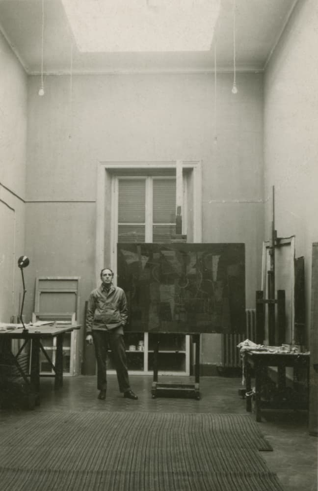 Guston in his studio at the American Academy in Rome in 1948 © Herman Cherry