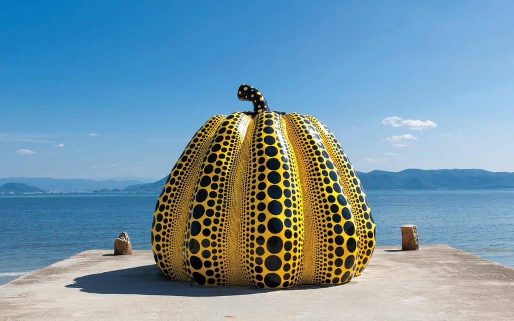 Yayoi Kusama, Yellow Pumpkin, 1994 © Naoshima Island, Seto Inland Sea, Japan