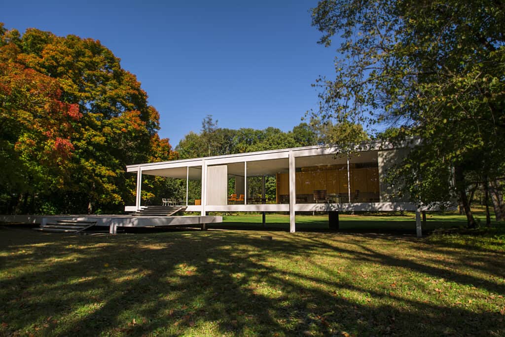 Ludwig Mies van der Rohe, Farnsworth House near Plano, Illinois, 1951. CC BY 4.0.