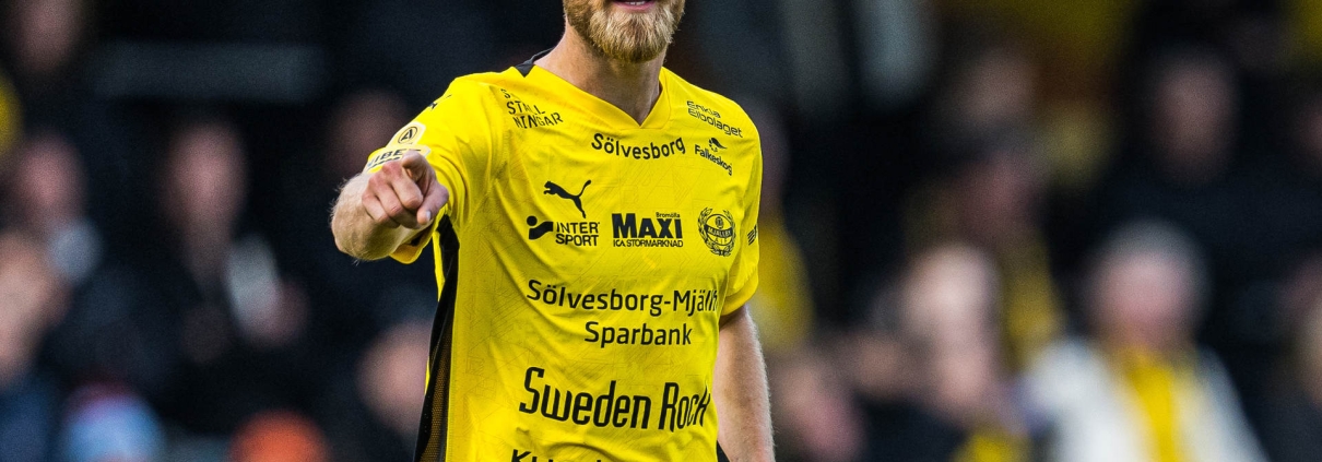 Viktor Gustafson förlänger sitt kontrakt med Mjällby AIF.