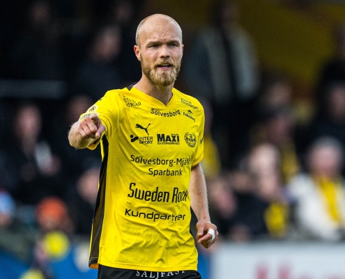 Viktor Gustafson förlänger sitt kontrakt med Mjällby AIF.