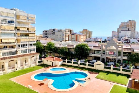 Pool sol indkøb strand Fuengirola Detelina