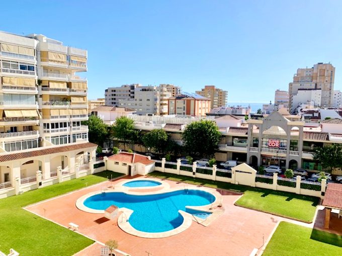 Pool sol indkøb strand Fuengirola Detelina