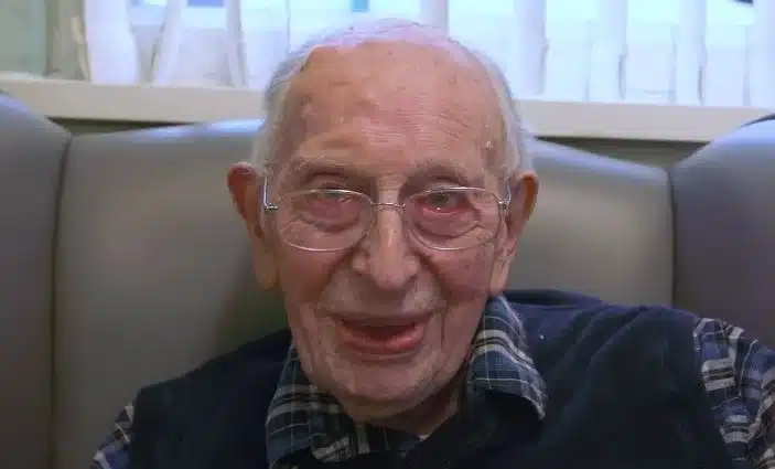 Oudste man ter wereld onthult geheim waardoor hij zo oud werd 3 https s3 newsifier 2024 09 03T104100.534