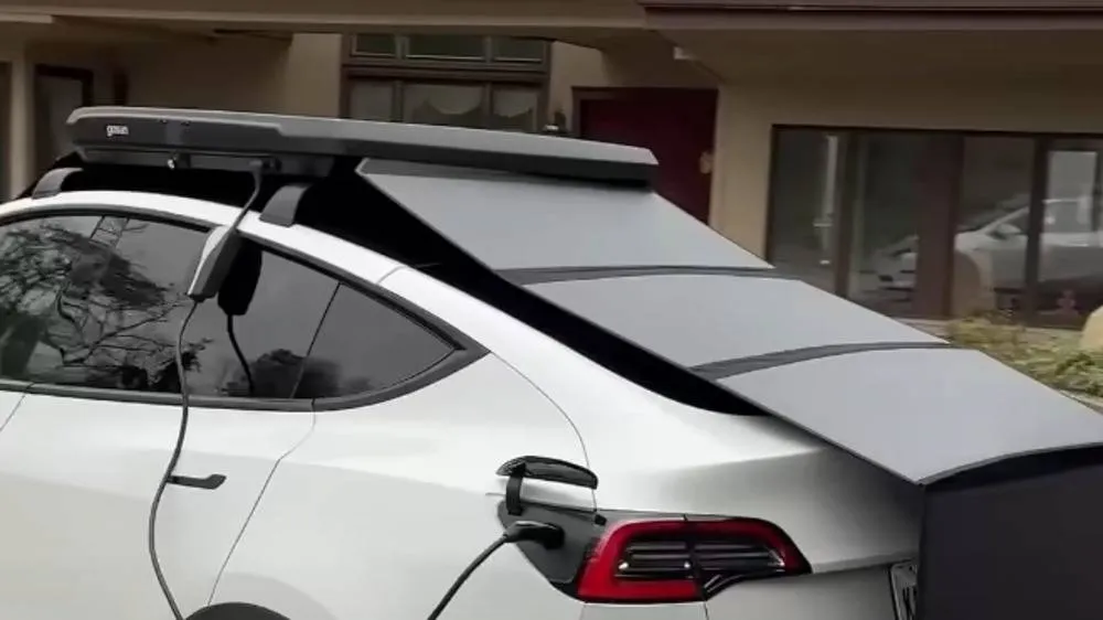 Elektrische auto opladen zonder laadpaal: deze EV-eigenaar toont hoe dat kan 2 elektrische auto opladen