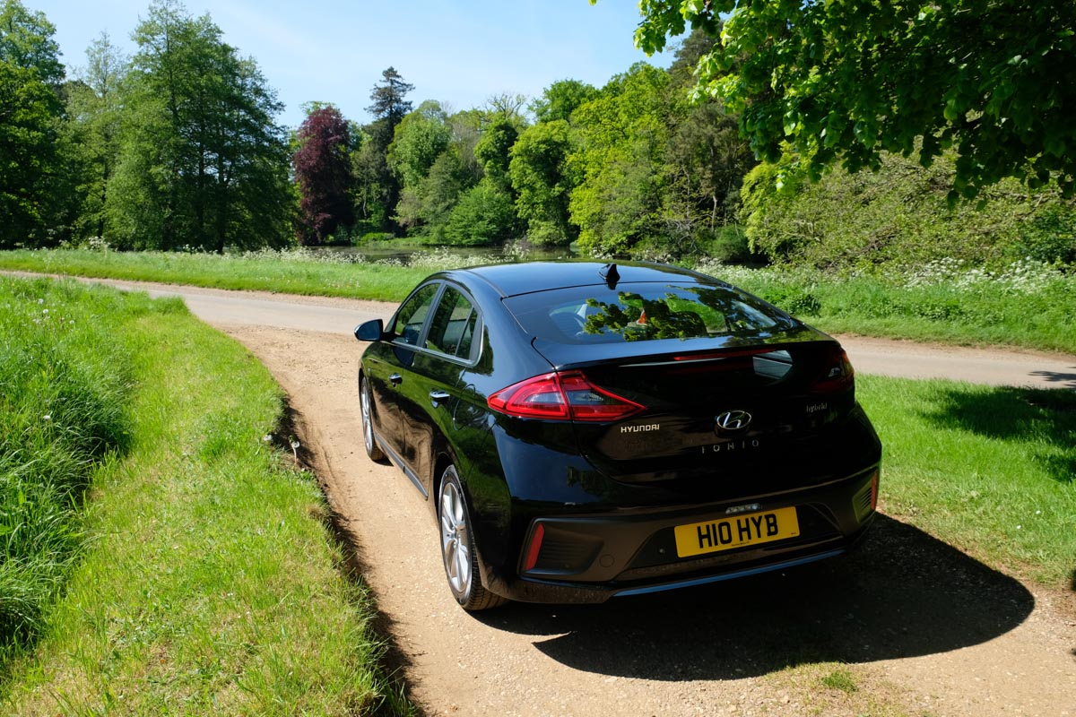 iconiq-hybrid-hyundai-exterior-man-for-himself