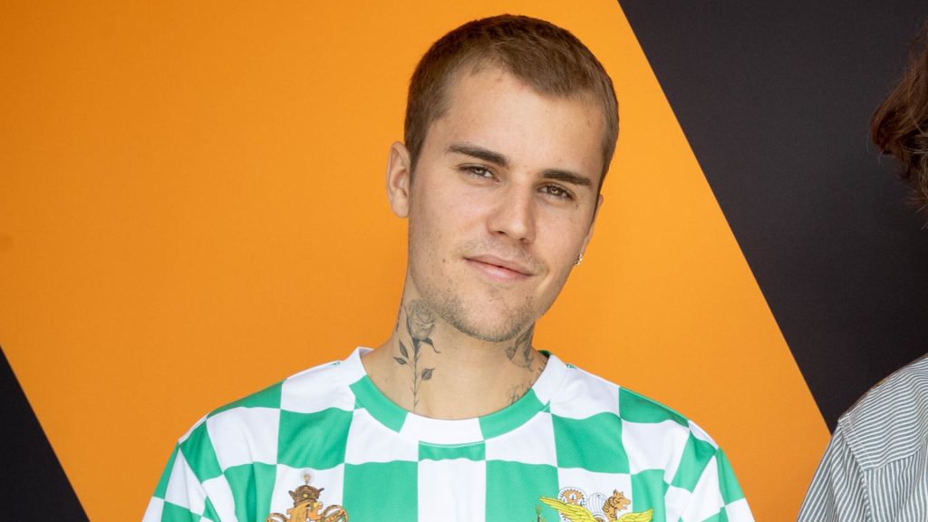 justin-bieber-short-buzz-cut-hairstyle-haircut-man-for-himself-hero.jpg