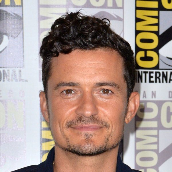 orlando-bloom-curly-medium-length-hairstyle-haircut-man-for-himself-ft.jpg