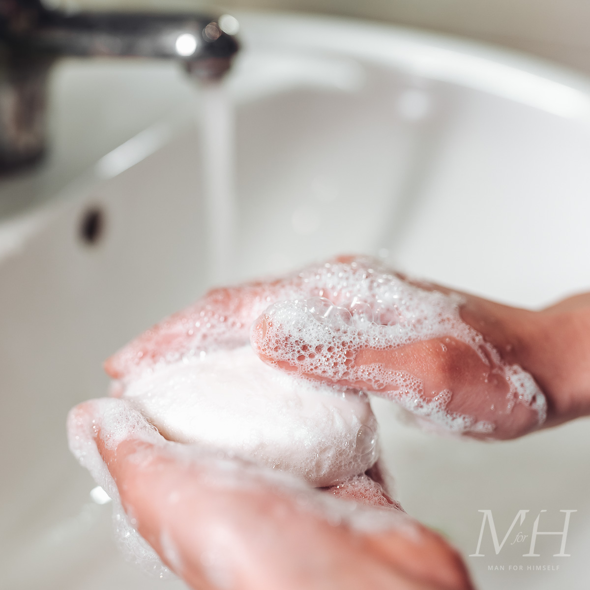 man-washing-hands-corona-bulldog-skincare-man-for-himself