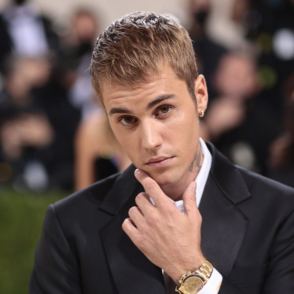 justin-bieber-mens-hairstyles-haircuts-2022--hairstyle-haircut-man-for-himself-ft.jpg