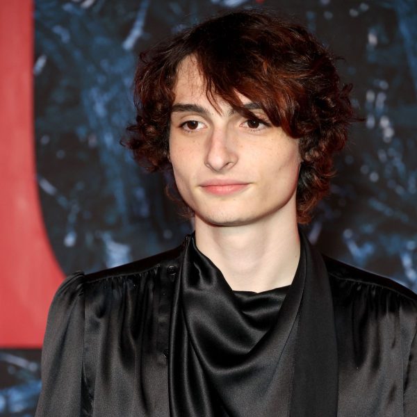 finn-wolfhard-medium-length-curly-hairstyle-haircut-man-for-himself-ft.jpg