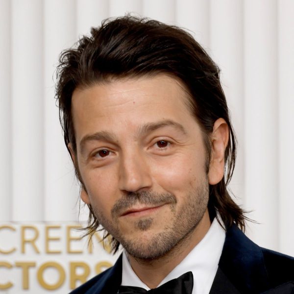 diego-luna-long-swept-back-hair-hairstyle-haircut-man-for-himself-ft.jpg