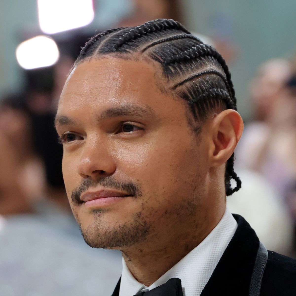 trevor-noah-cornrow-hairstyle-hairstyle-haircut-man-for-himself-1.jpg