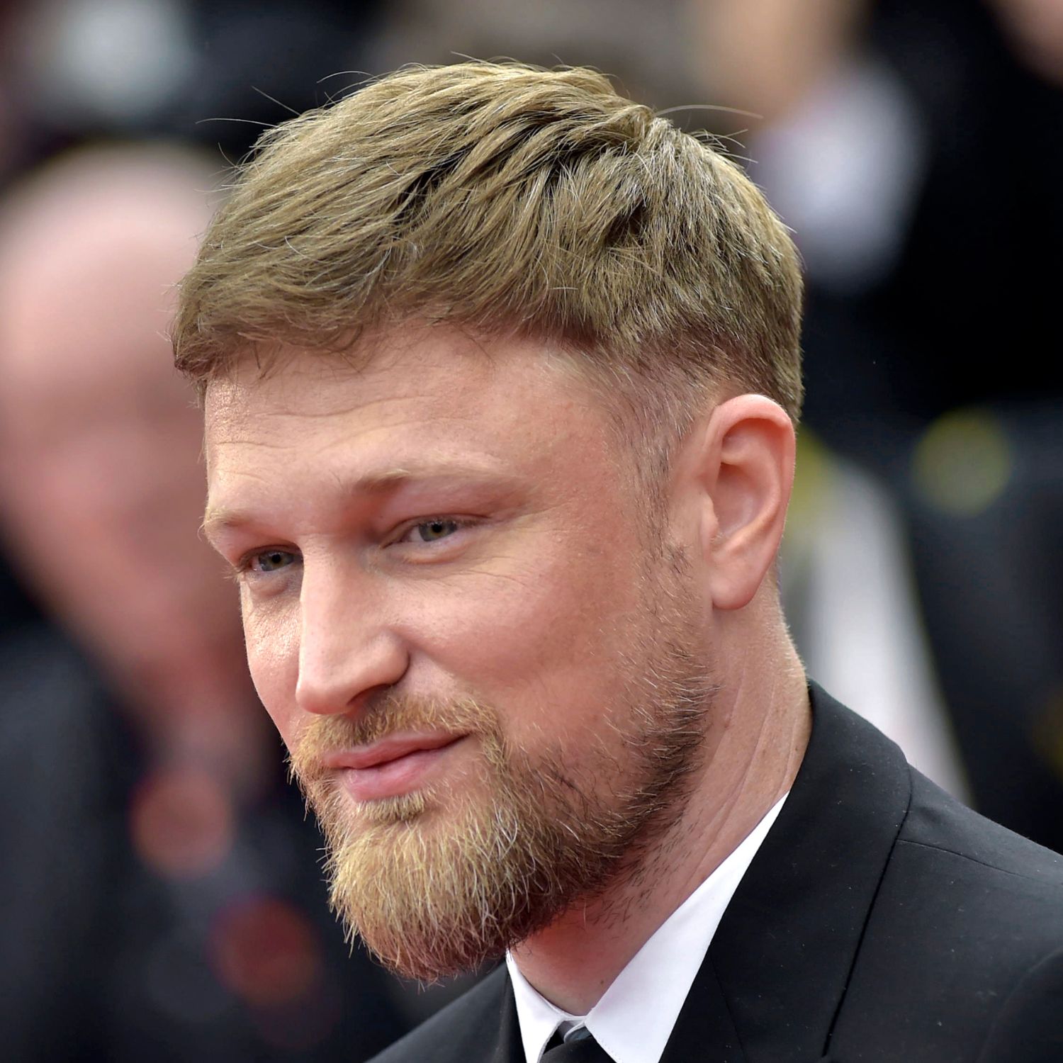 skread-french-crop-with-low-taper-fade-hairstyle-haircut-man-for-himself-ft.jpg