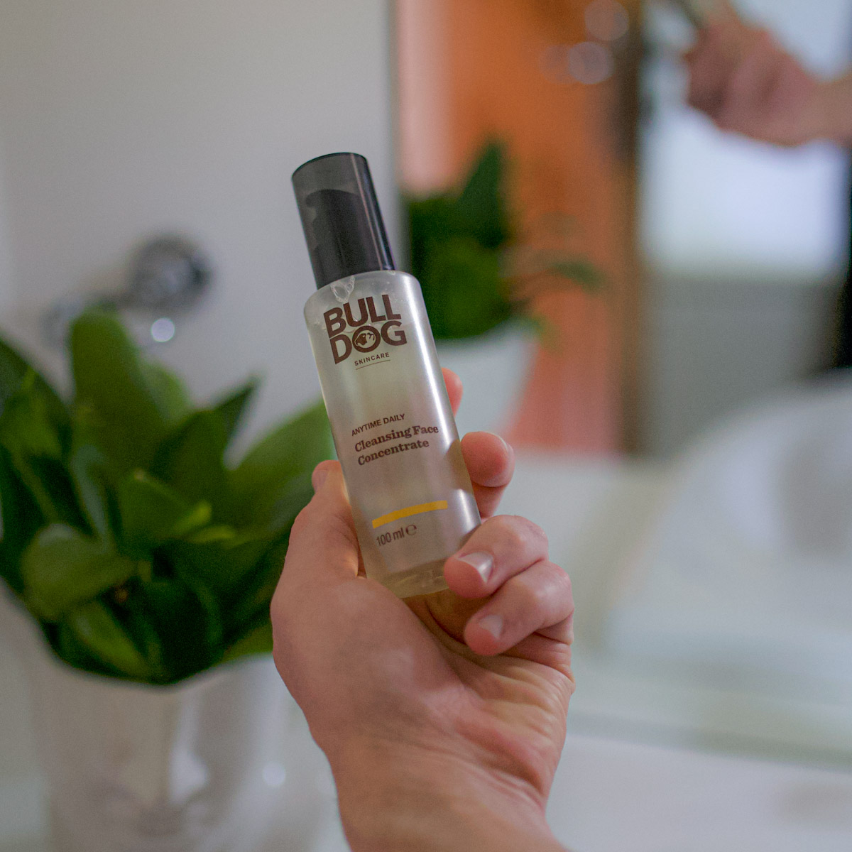 bulldog-skincare-advanced-skincare-range-anytime-daily-cleansing-face-concentrate-man-for-himself-ft.jpg
