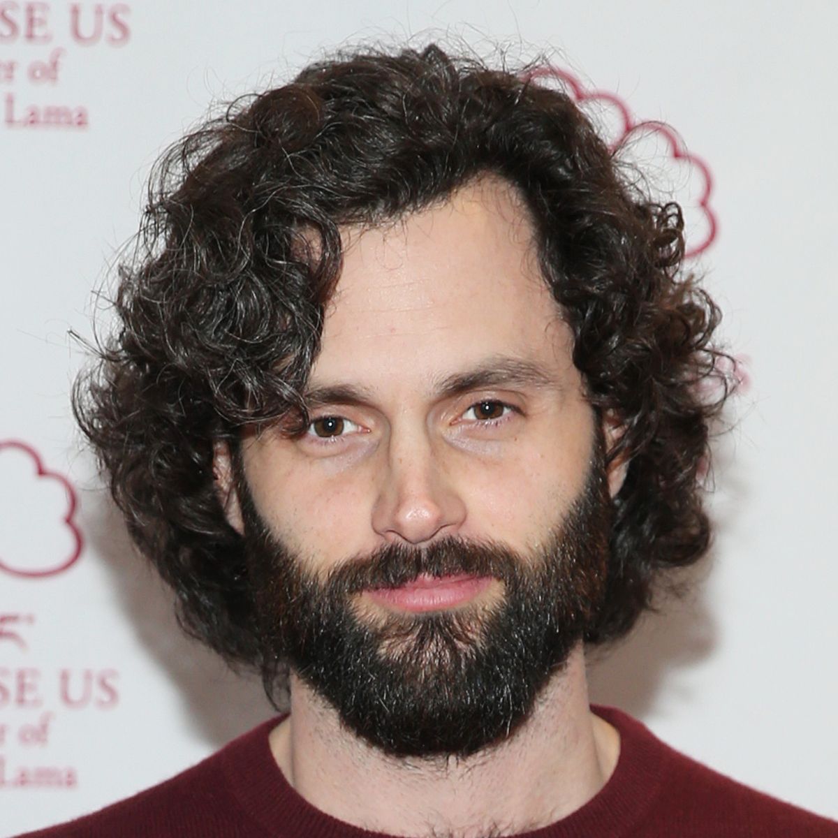 penn-badgley-shoulder-length-curly-hair-hairstyle-haircut-man-for-himself-1.jpg