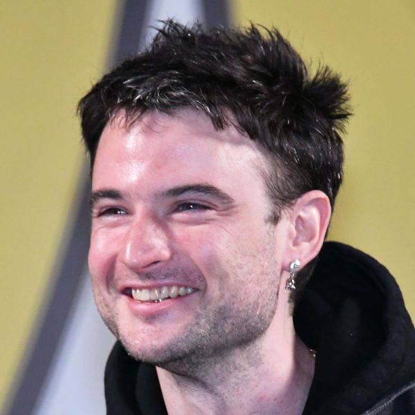 tom-sturridge-choppy-textured-hairstyle-with-low-fade-hairstyle-haircut-man-for-himself-ft.jpg