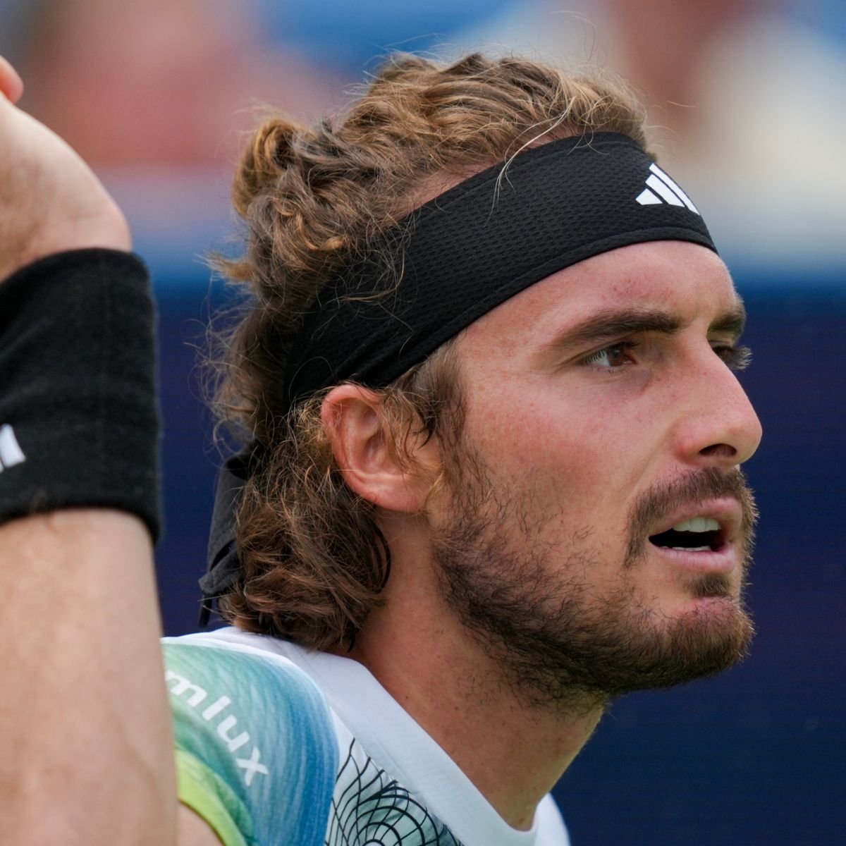 stefanos-tsitsipas-mid-length-curly-hair-with-half-bun-hairstyle-haircut-man-for-himself-ft.jpg