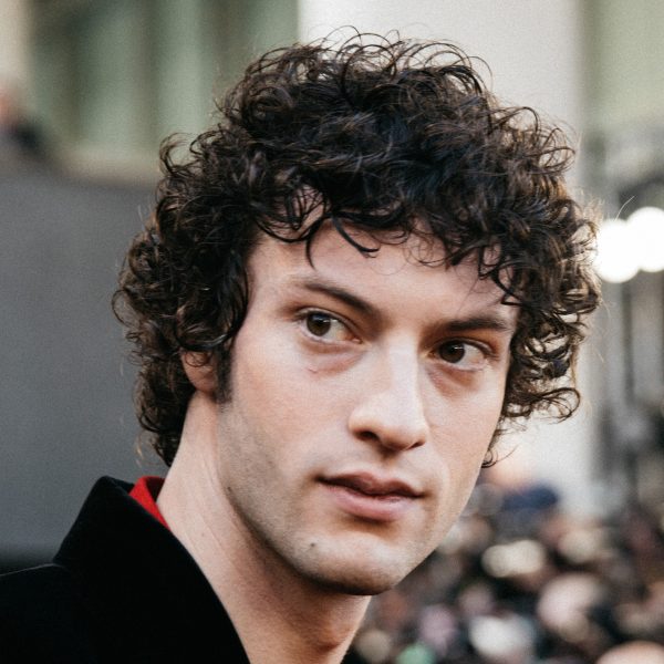 dominic-sessa-medium-length-curly-hair-hairstyle-haircut-man-for-himself-ft.jpg