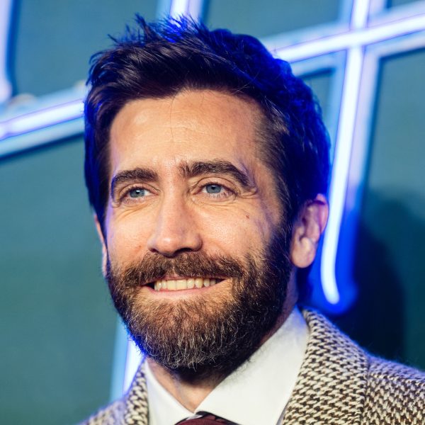 jake-gyllenhaal-thick-textured-hair-with-full-beard-man-for-himself-ft.jpg