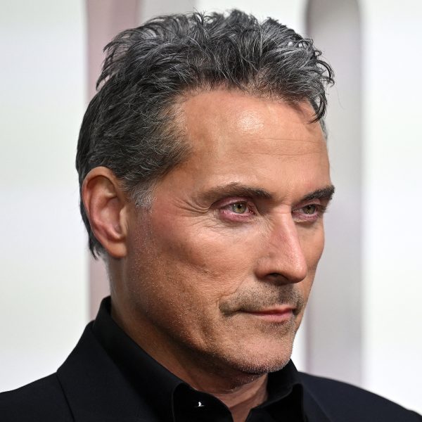 Rufus Sewell: Textured Widow’s Peak Hairstyle