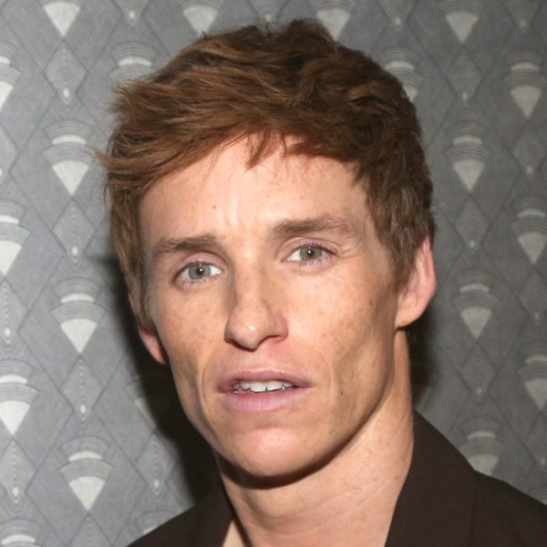 Eddie Redmayne’s Hair: Brushed Forward Textured Hairstyle