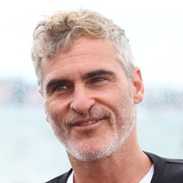 Joaquin Phoenix’s Hair: Short Textured Crop Hairstyle