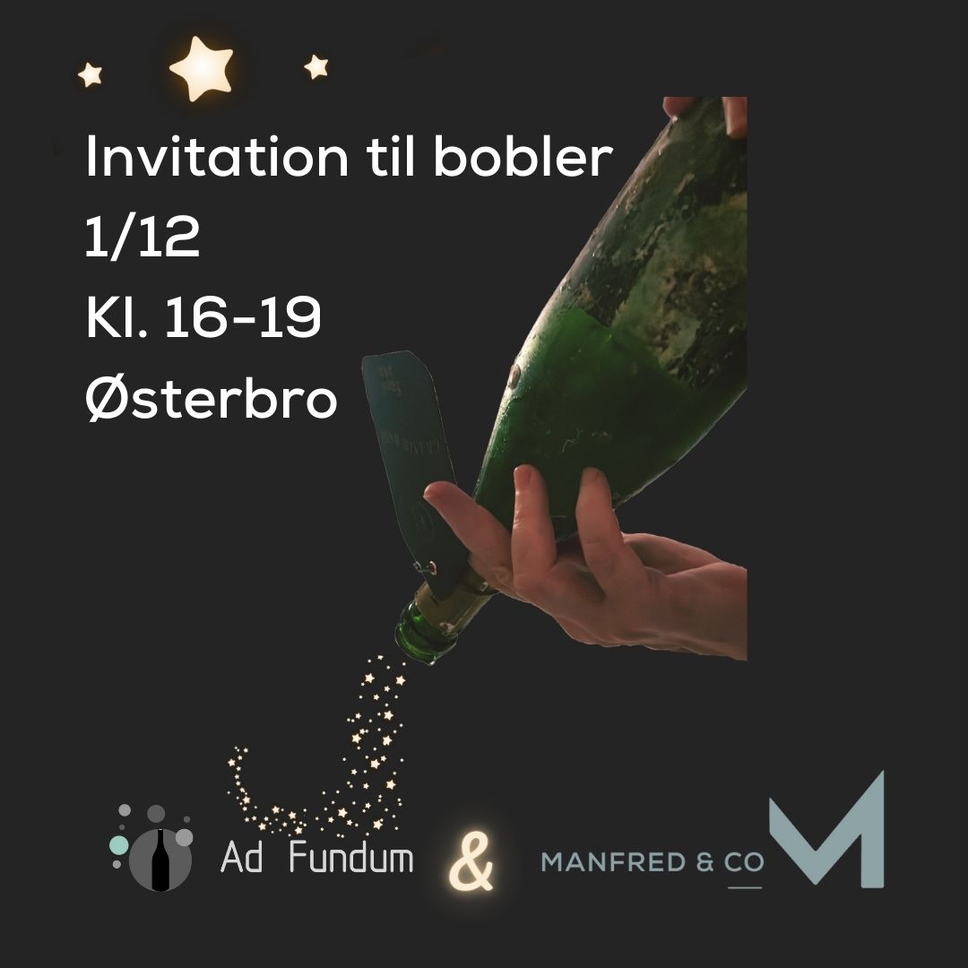 Billedet viser en flaske, der bliver hældt fra og ud kommer stjerner. I bunden står to vinimportørnavne: Ad Fundum & Manfred & Co. I toppen i venstre hjørne står der: Invitation til Bobler, 1/12, Kl. 16-19, Østerbro og ovenover det er der tre stjerner. Det hele er mod en sort baggrund.