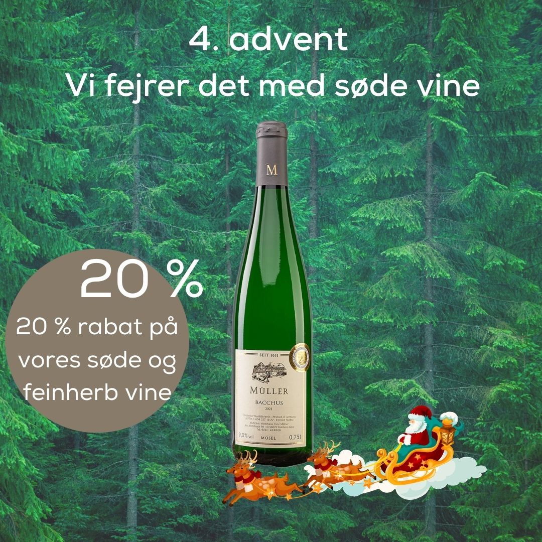 Billedet af 4. adventstilbud. Baggrunden er en grøn nåleskov, i forgrunden står der en flaske Bacchus fra vingården Toni Müller i Mosel i Tyskland, med skrift ovenover og til venstre for flasken. I teksten øverst står der: 4. advent, Vi fejrer det med søde vine. I teksten til venstre, der står skrevet ovenpå en brun cirkel, står der: 20 %, 20% rabat på vores søde og feinherb vine. Der er også en julemand i sin slæde trukket af rensdyr foran flasken i bunden af billedet.