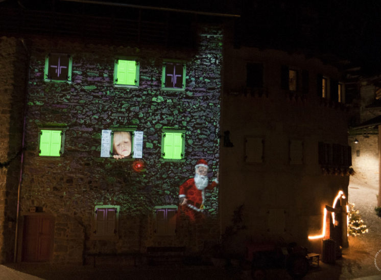 A still frame from the Christmas market projection mapping in Rango, Italy