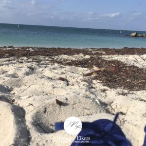 Psykoterapeut Marianne Eikers_yoga på stranden