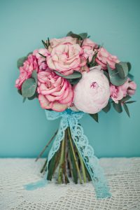 Pink & turquoise flower photography by Marianne Taylor (flowers by Fairynuffflowers). Click through to see more.