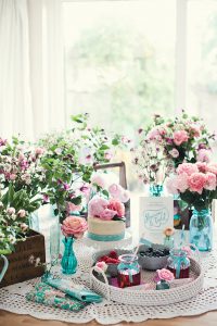Pink & turquoise flower photography by Marianne Taylor (flowers by Fairynuffflowers). Click through to see more.