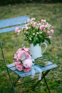 Pink & turquoise flower photography by Marianne Taylor (flowers by Fairynuffflowers). Click through to see more.