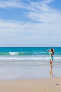 Colourful Cornwall lifestyle photography with Shirsti Shrestha by Marianne Taylor. Click through for more!