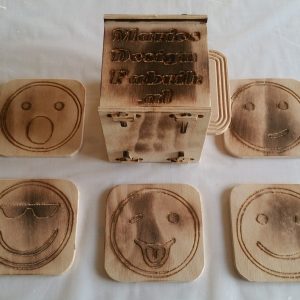 Untersetzer für Getränke Set 6-teilig Design Emoji lustige Smileys mit Schatulle aus Holz Buche