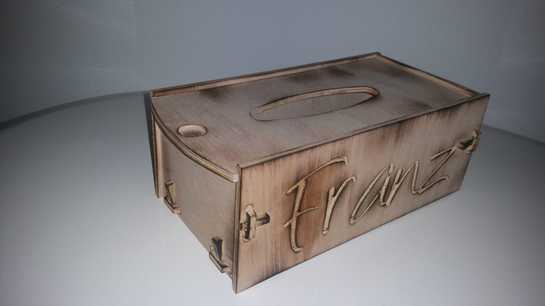 Taschentuch-Box Aufbewahrungsbox für Kosmetiktücher personalisierbar aus Holz  Buche