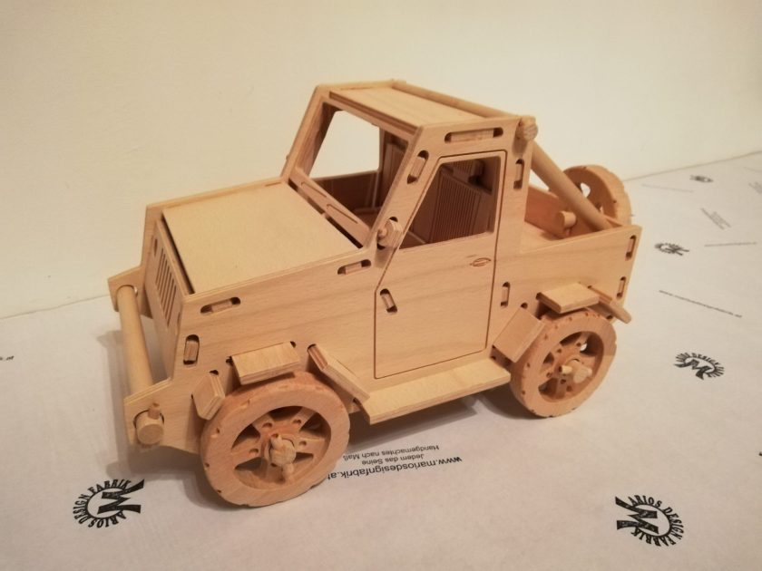 Fahrzeug Spielzeug aus Holz Design Jeep Wrangler