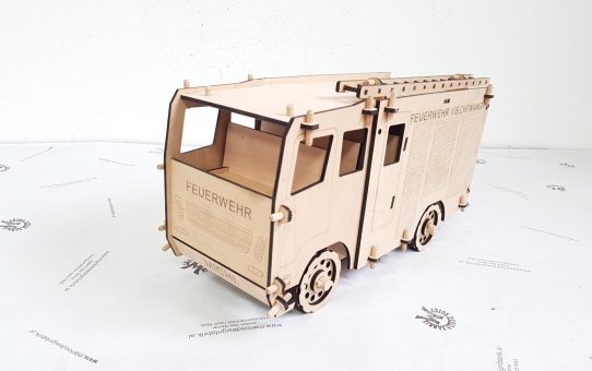 Feuerwehrauto Spielzeug / Fahrzeug aus Holz